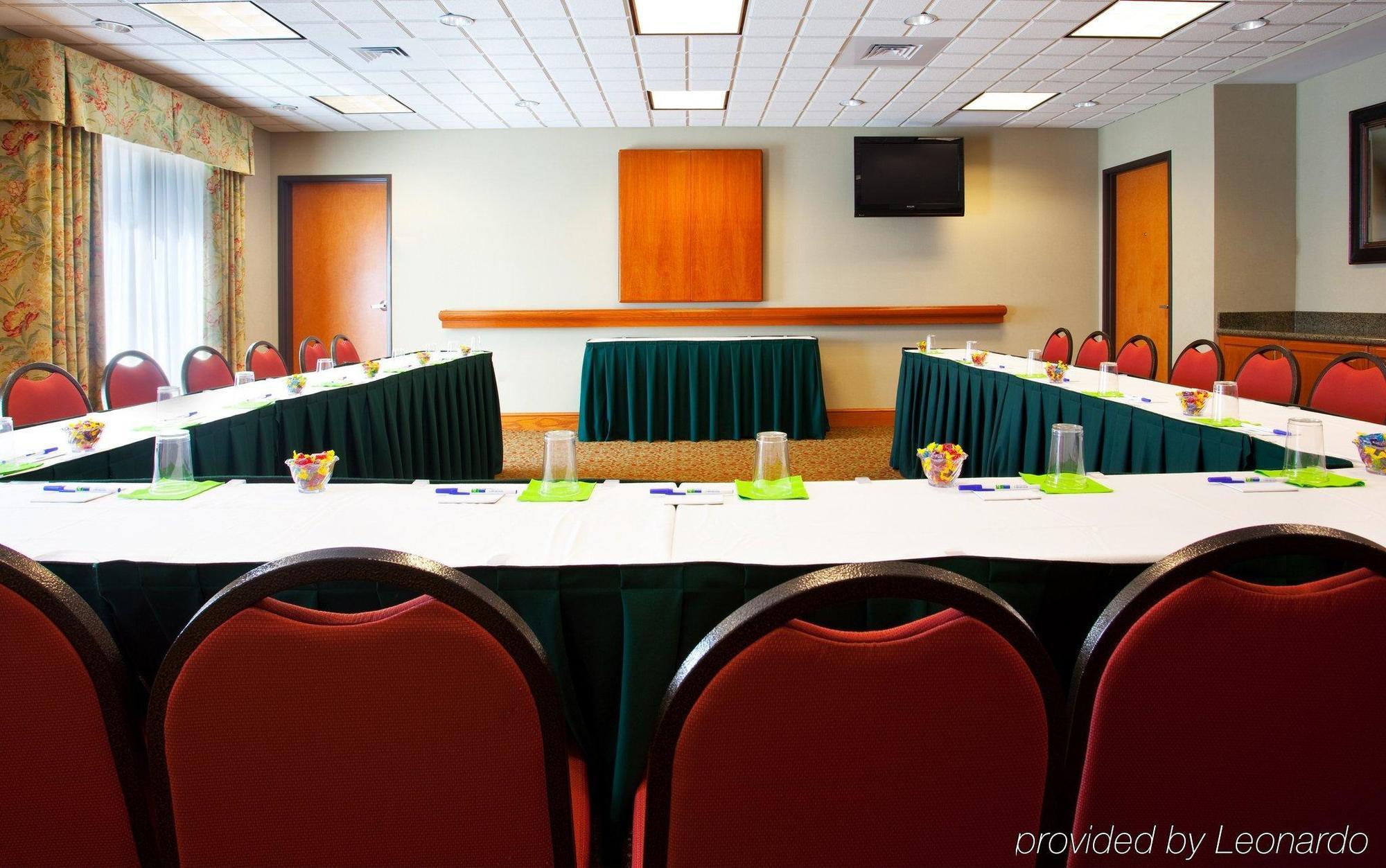 Holiday Inn Express Mineral Wells By Ihg Parkersburg Exterior foto